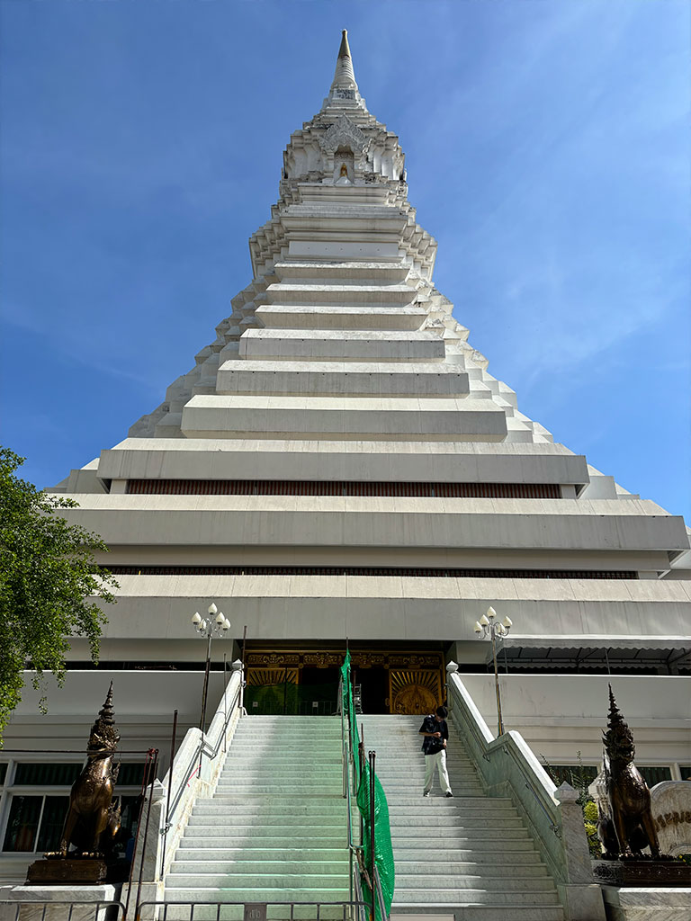 Notre séjour en famille à Bangkok - le Wat Paknam Phasi Charoen