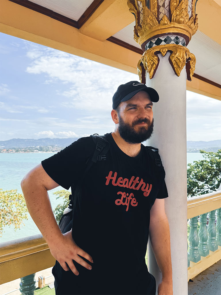 Notre séjour en famille à Koh Samui - Adrien au Wat Phra Yai
