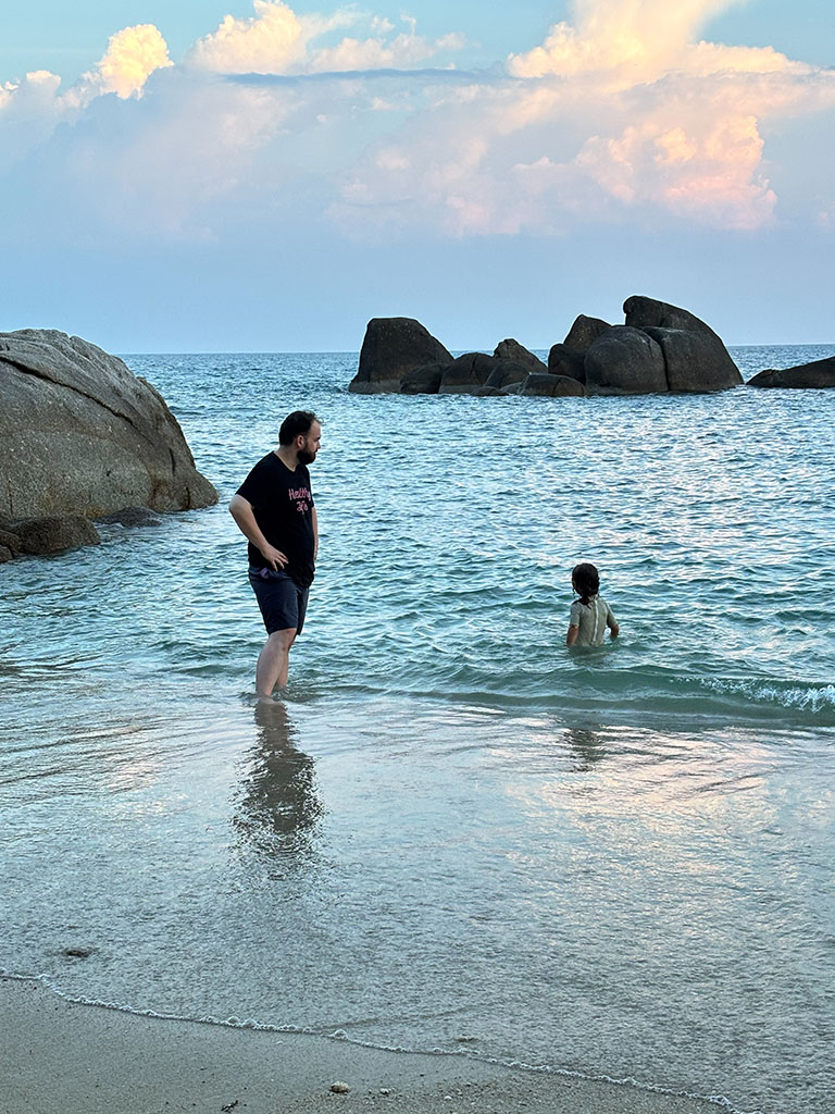 Notre séjour en famille à Koh Samui - se baigner près des rochers Hin Yai et Hin Ta